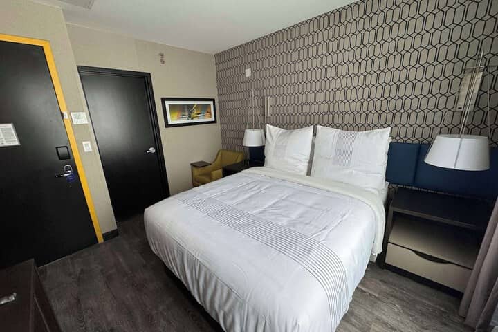 Room 10 of 26